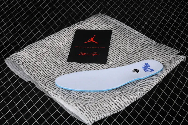 All categories Air Jordan Jordan series basketball shoes Air Jordan 1 High pure original version Air Jordan 1 High Zoom R2T AJ1 Joe 1 white gray blue patent leather gradient crystal bottom CK6637-104